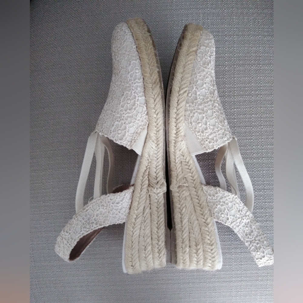 Life Stride Women's Cream Lace Slingback Espadrilles - Picture 3 of 4